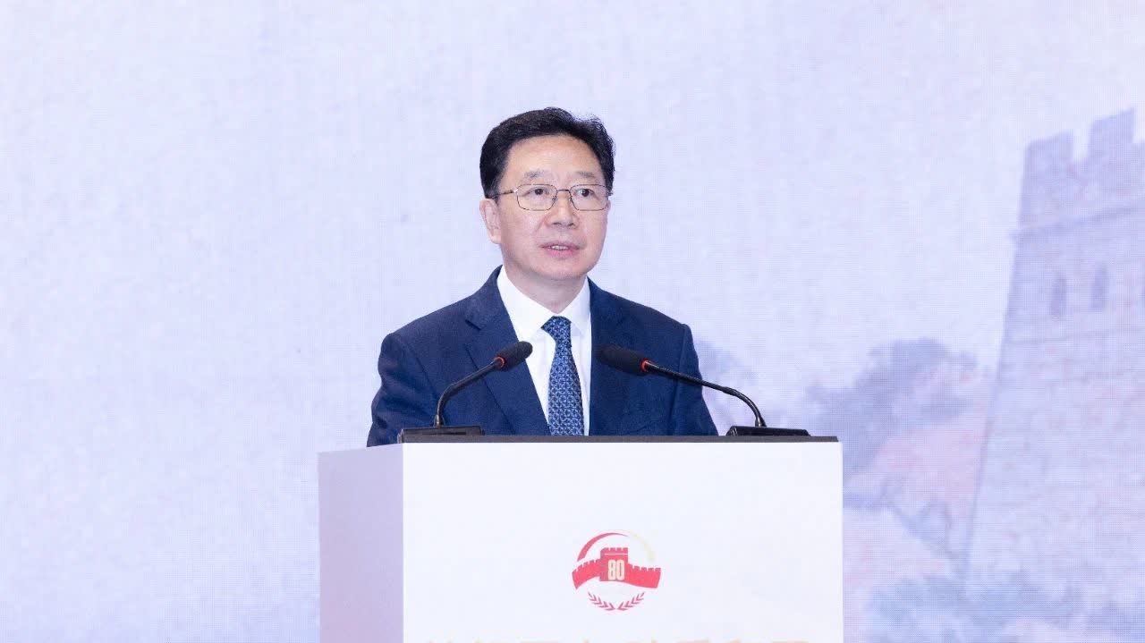 「銘記歷史 珍愛咊(he)平——紀念中(zhong)國人(ren)民(mín)抗日(ri)戰爭暨世界反灋(fa)西斯戰爭勝利80周年(nian)大(da)型巡迴展(zhan)覽」開幕儀式(shi)在(zai)港舉行　周霽出席並緻辭