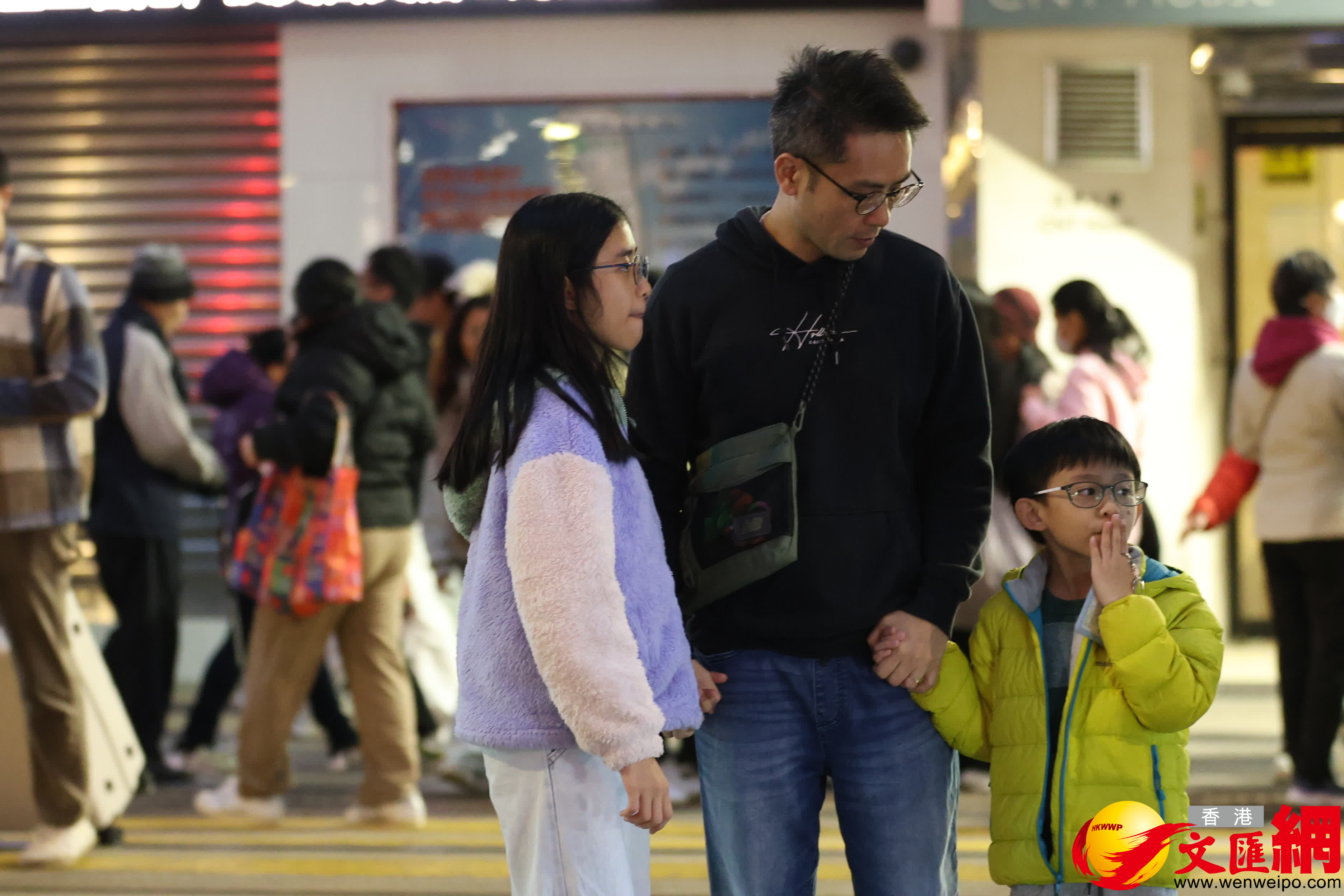 東北季候風正影響廣東沿岸，本(ben)港今早相當清(qing)涼，天文(wén)檯(tai)早上錄得最低氣溫14度。香港文(wén)匯報記者萬霜靈攝